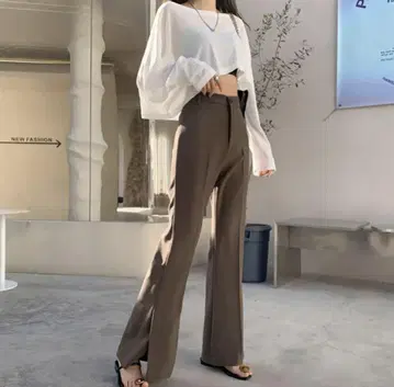 브라운 와이드 팬츠 슬릿 디테일
