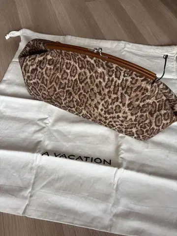 A VACATION 아바케이션 PILLOW 새상품 레오파드 백