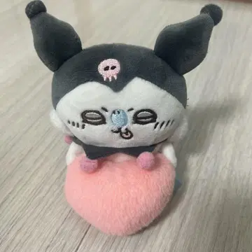 모몽가 쿠로미 데스크탑에서 지켜보는 걸리치기 봉제 인형