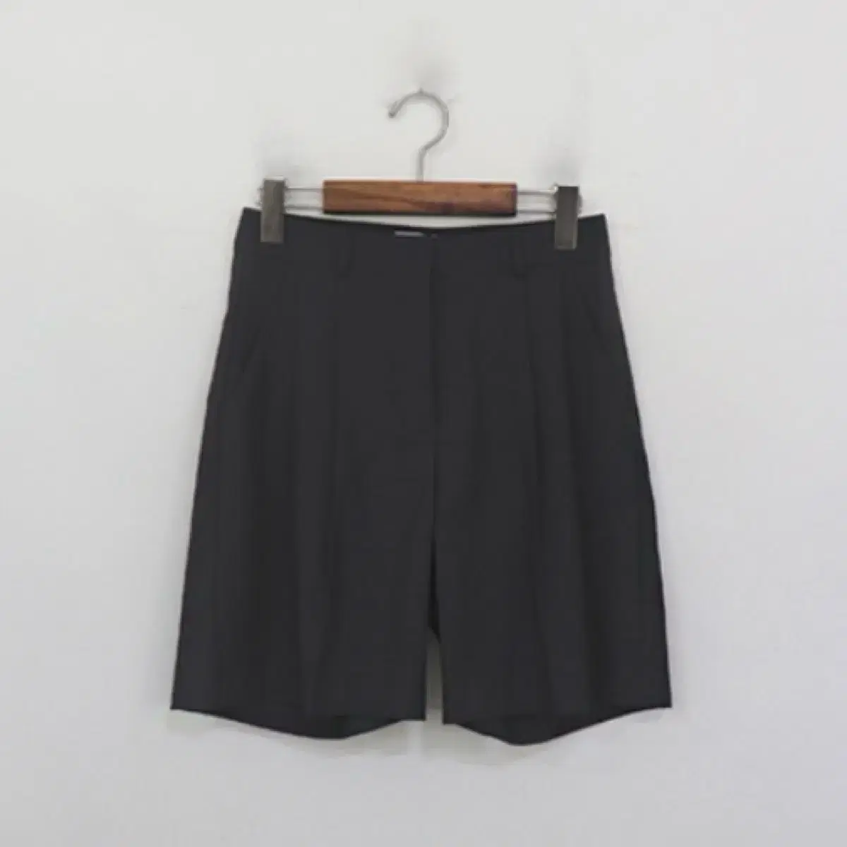 パンツ NOIRER Two-tuck lux Bermuda pants black Women's Pleather cargo Bermuda pants | Black | Diesel