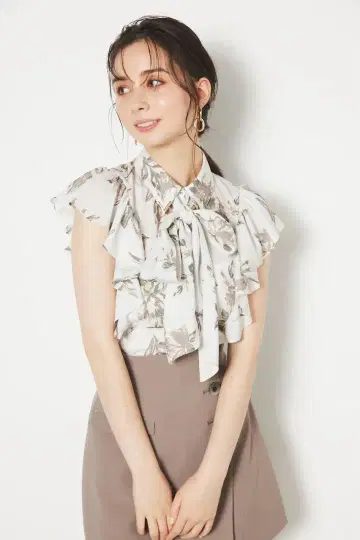 rienda 꽃무늬 슬리브리스 프릴 탑