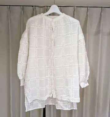 이번 시즌 완판 새상품 니코앤드 엠보 보일 밴딩 셔츠