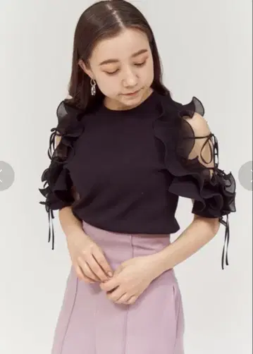 snidel 프릴 슬리브 니트 풀오버 블랙