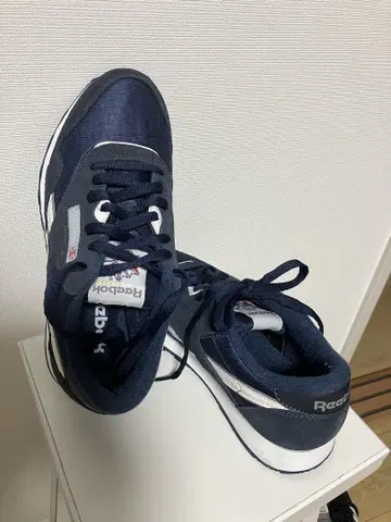리복 네이비 스니커즈