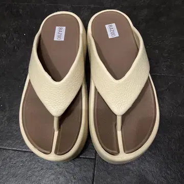 새상품 샌들 쪼리 통굽 저반발 나곤스탠스 ommo 가벼운 로쿠 자라