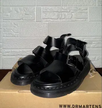 Dr.Martens 그리폰 가죽 샌들 여성용 블랙 UK3