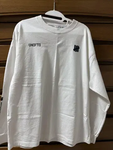 UNDEFEATED 긴팔 티셔츠