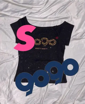 9090 girl OG 로고 오프 숄더 티셔츠