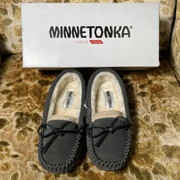 새상품 MINNETONKA 그레이 모카신 22cm 미네통카 플랫