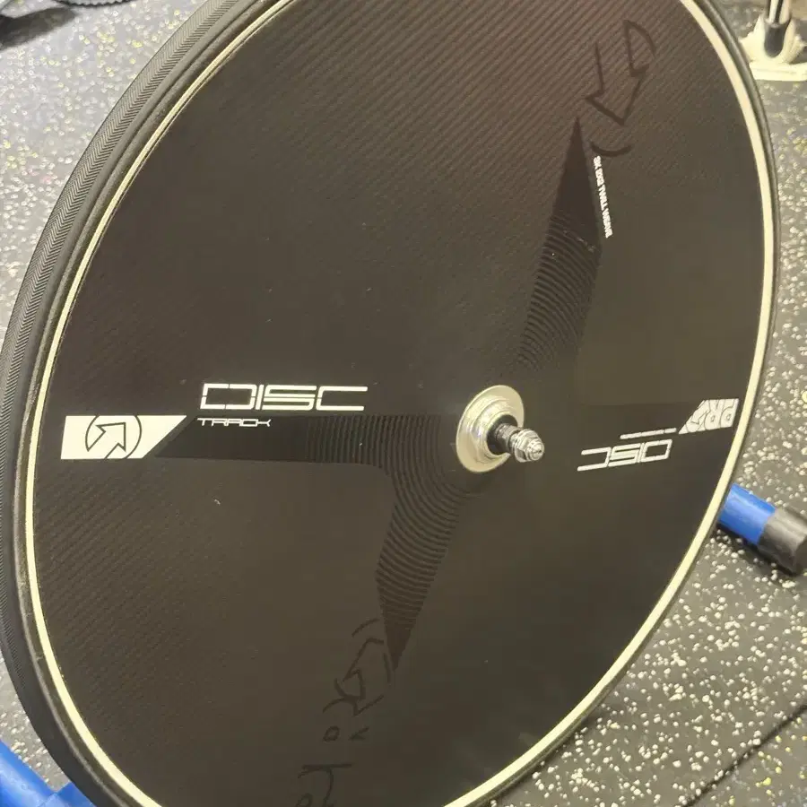 SHIMANO | 시마노 Shimano Pro Carbon Track Disc Wheel / Fixie