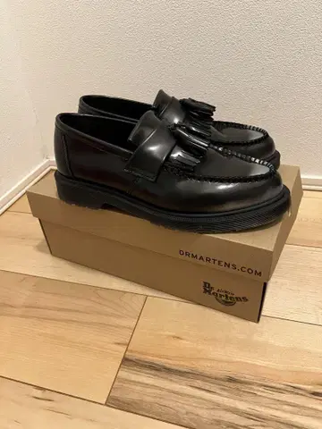 Dr.Martens 태슬 로퍼