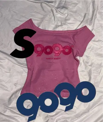 9090 girl OG 로고 오프 숄더 티셔츠