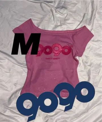 9090 girl OG 로고 오프 숄더 티셔츠