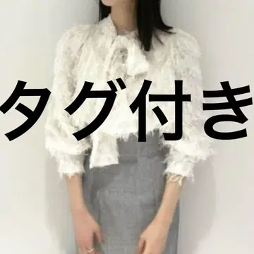 SNIDEL 스나이델 자카드 페더 보타이 리본 화이트 블라우스