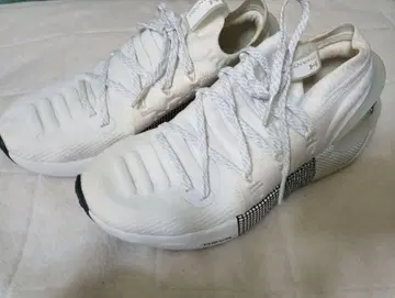 Under Armour HOVR Phantom 3 24cm 화이트
