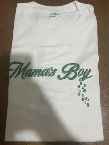 KEIJU Mama's boy 티셔츠