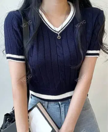 네이비 V넥 반팔 니트