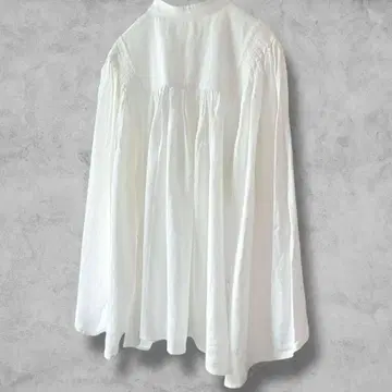 레이빔즈 핀턱 밴드 카라 개더 블라우스 레이온 싸개 버튼