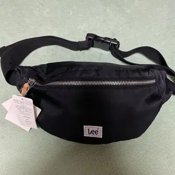 Lee 블랙 바디백 32x15x4 cm
