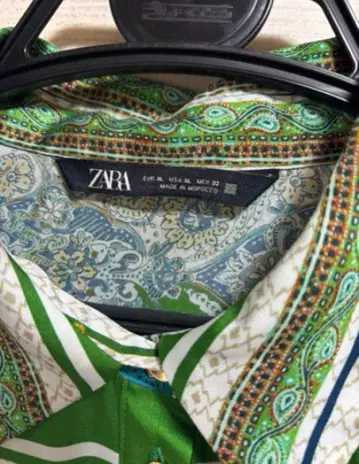ZARA 화려한 페이즐리 스카프 스타일 골드 버튼 드레이프감 소재 셔츠