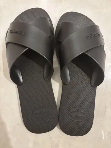 Havaianas 블랙 크로스 스트랩 샌들