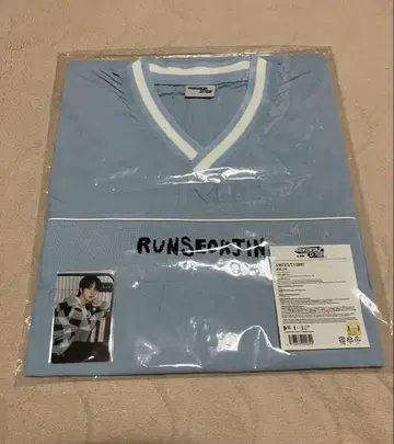 BTS RUNSEOKJIN V넥 티셔츠 JIN 사이즈 블루