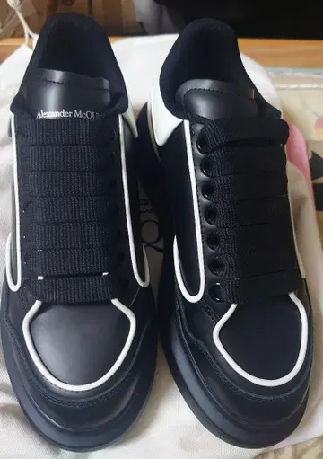 Alexander McQueen 스니커즈 블랙/화이트