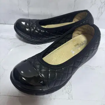 새상품급 랙 랙 펑크 퀼팅 펌프스 23.5 경량 블랙