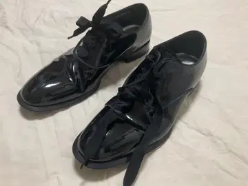블랙 에나멜 드레스 슈즈
