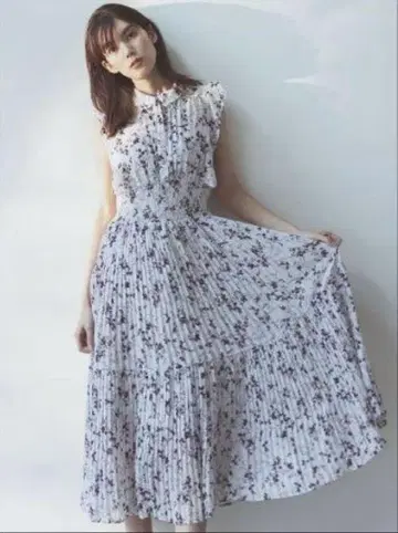 SNIDEL Sustainable 프릴 플리츠 프린트 원피스