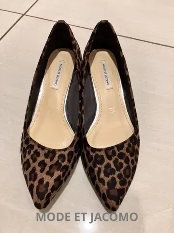 모드 에 자코모 펌프스 22.5cm 새상품급