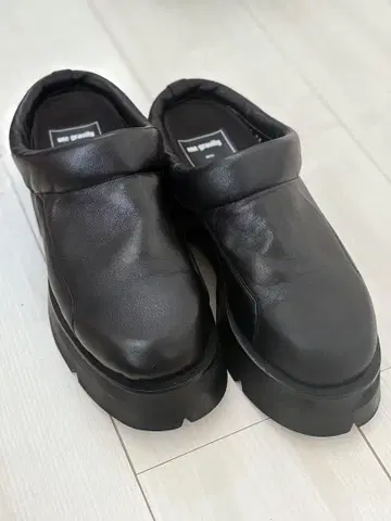 one quality 블랙 사보 클로그 샌들