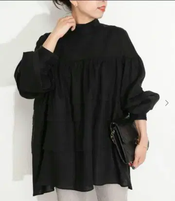 베르메이유 페예나 랜덤 턱 페미닌 블라우스