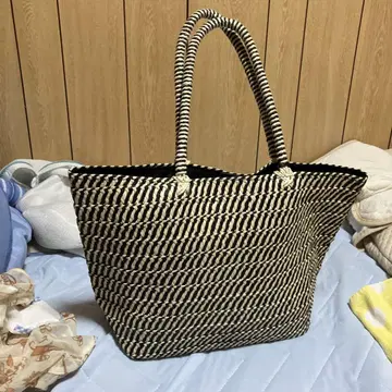 MONO COMME CA 바스켓백 블랙과 화이트