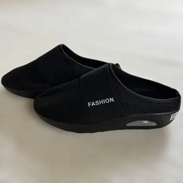 발꿈치 없는 블랙 메쉬 샌들 23.5cm 미즈노