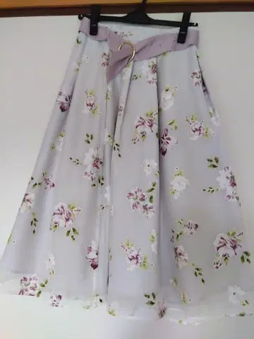 미사용 새상품 꽃무늬 스커트 Size38