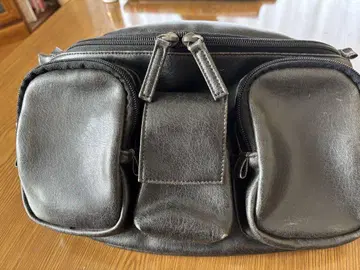 블랙 가죽 힙색