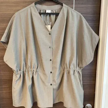 어반 리서치 도어스 V넥 허리 개더 블라우스