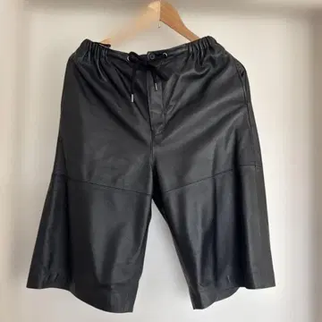 chiiiibag 가죽 반바지