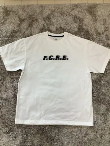 F.C.R.B. 화이트 티셔츠