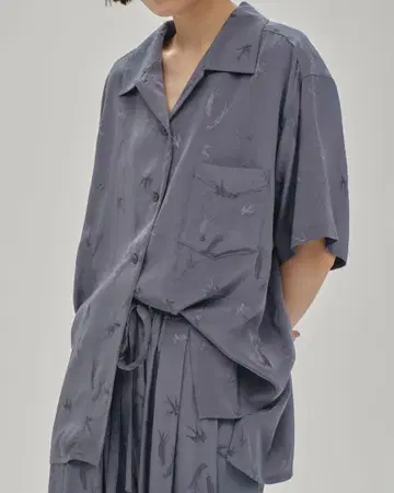 Life's Swallow Satin Shirts 스카이블루
