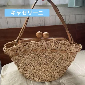가마구치 내추럴 스캘럽 디자인 바스켓백
