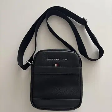 타미힐피거 블랙 가죽 숄더백