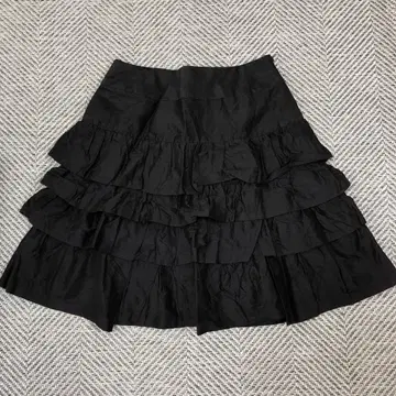 Jane Marple 프릴이 달린 미디 스커트 블랙 스커트