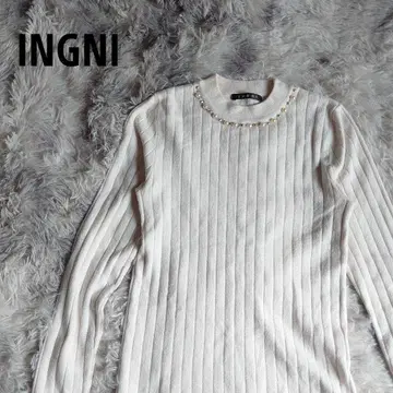 INGNI 잉그 니트 긴팔 화이트 목 부분 펄 장식 M