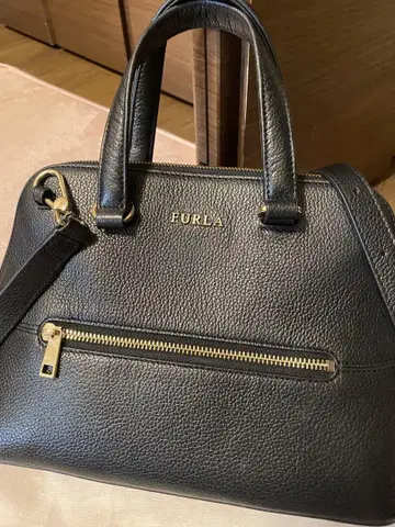 FURLA 블랙 가죽 숄더백 새상품급