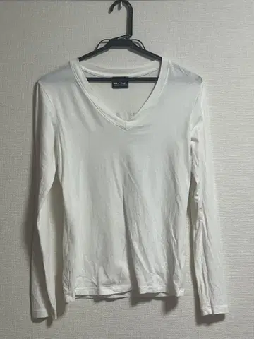 EA7 Emporio Armani 화이트 V넥 긴팔 티셔츠