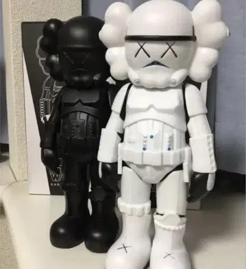 kaws 카우스 STARWARS 스톰 트루퍼 2개 세트