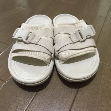 Teva 화이트 스포츠 샌들