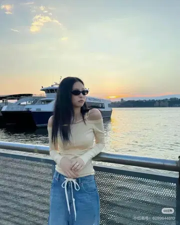 jennie 착용 상의 M